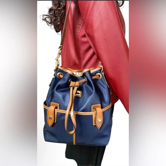 🆕DOONEY & BOURKE Drawstring Bucket Bag ~Navy blue~ - Picture 7 of 17